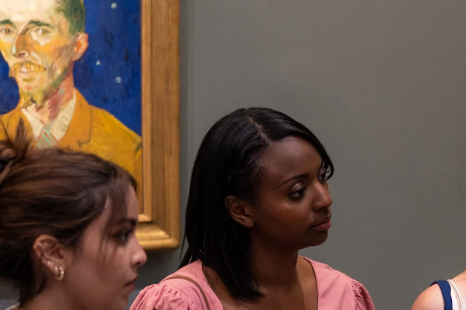 Guide explaining the painting Starry Night over the Rhone by Van Gogh