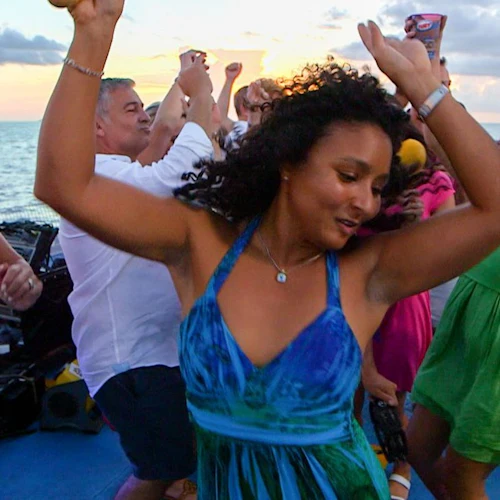 Sunset Sail + Música ao vivo com Fury Water Adventures - Photo 5
