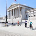 Radfahrer vor dem Parlament in Wien
