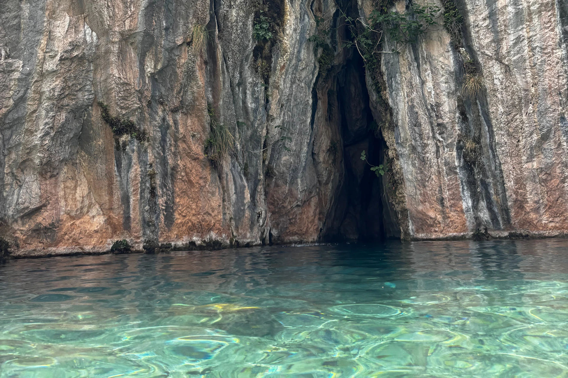Cueva Aguas Termales