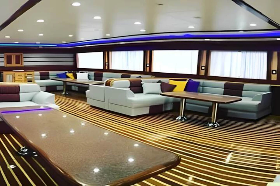 Boat lounge Port Ghalib