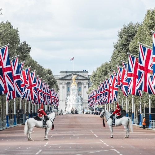 Buckingham Palace: Interior Tour with Royal Walking Tour