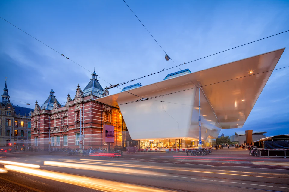 Stedelijk Museum Amsterdam - building by night