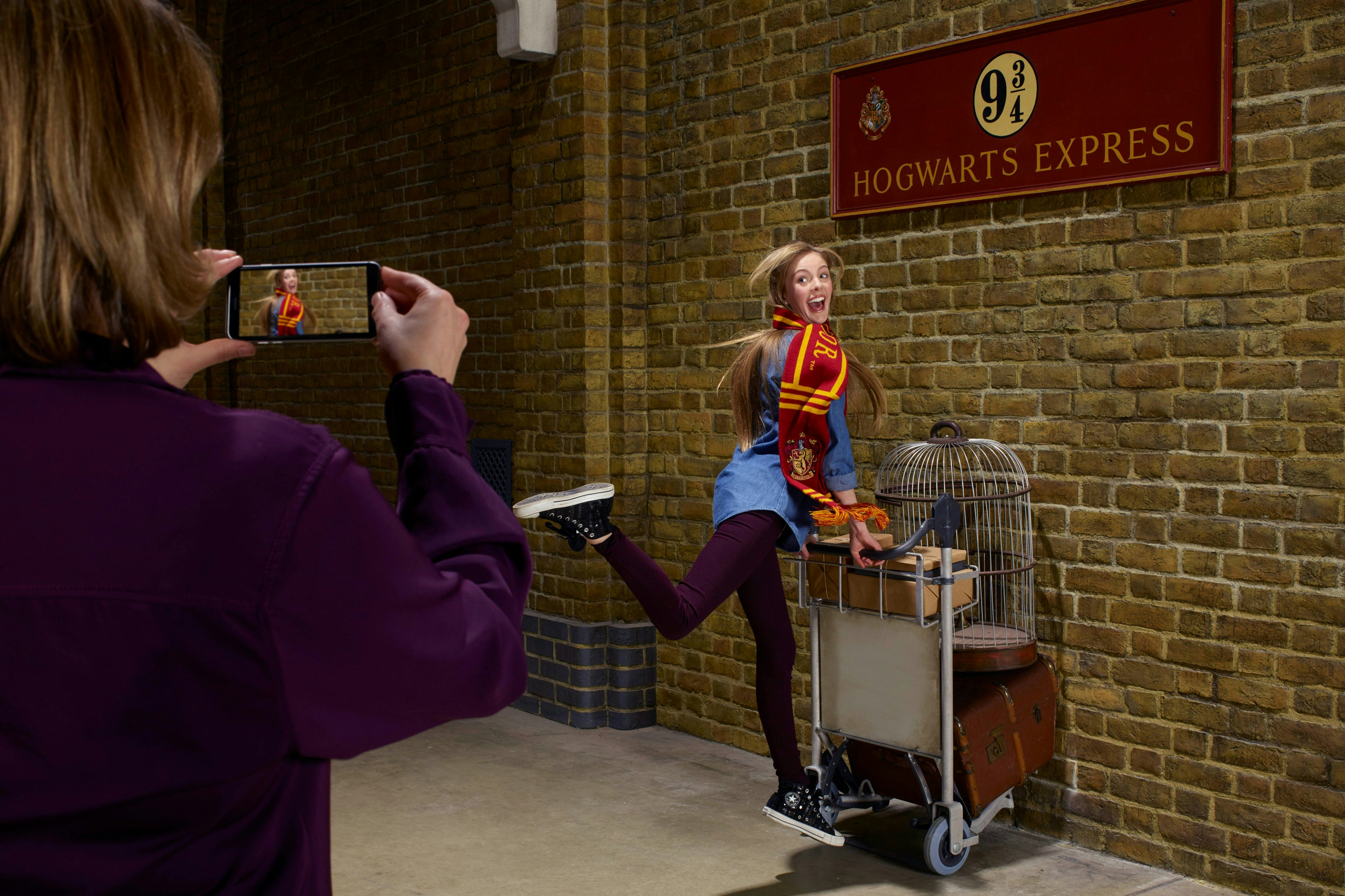 From London: Harry Potter Warner Bros Studio: Guided Studio Tour + Transport