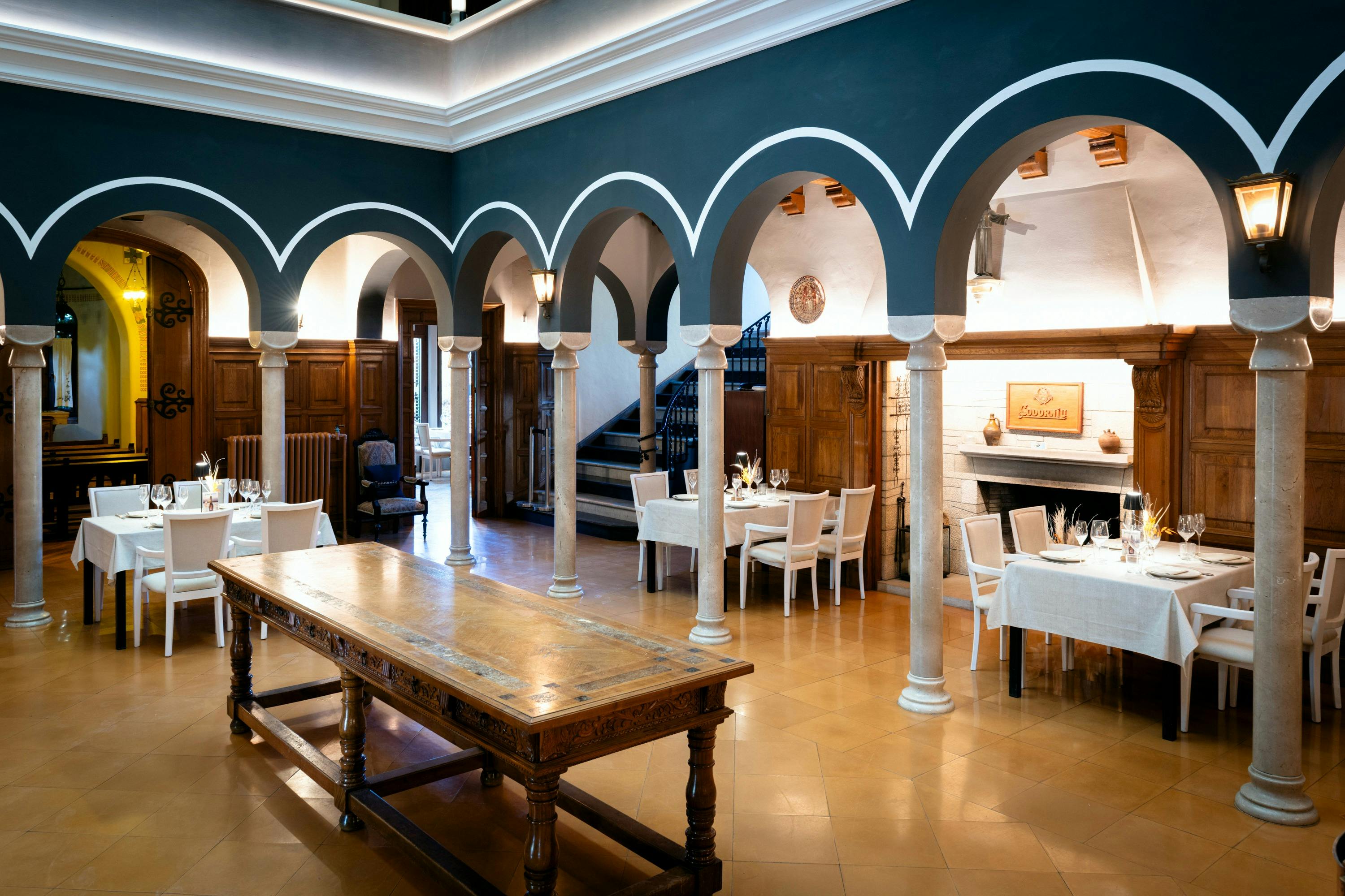 Celler Codorníu: Visita guiada + Menú La Torre Dinar + Degustació de caves