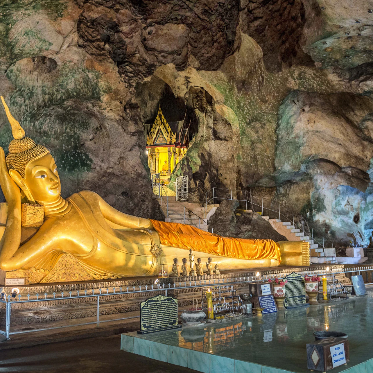 Wat Suwan Khuha (Monkey Cave)