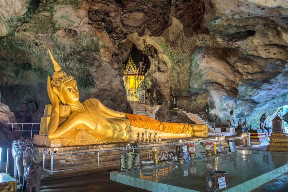 Wat Suwan Khuha (Monkey Cave)