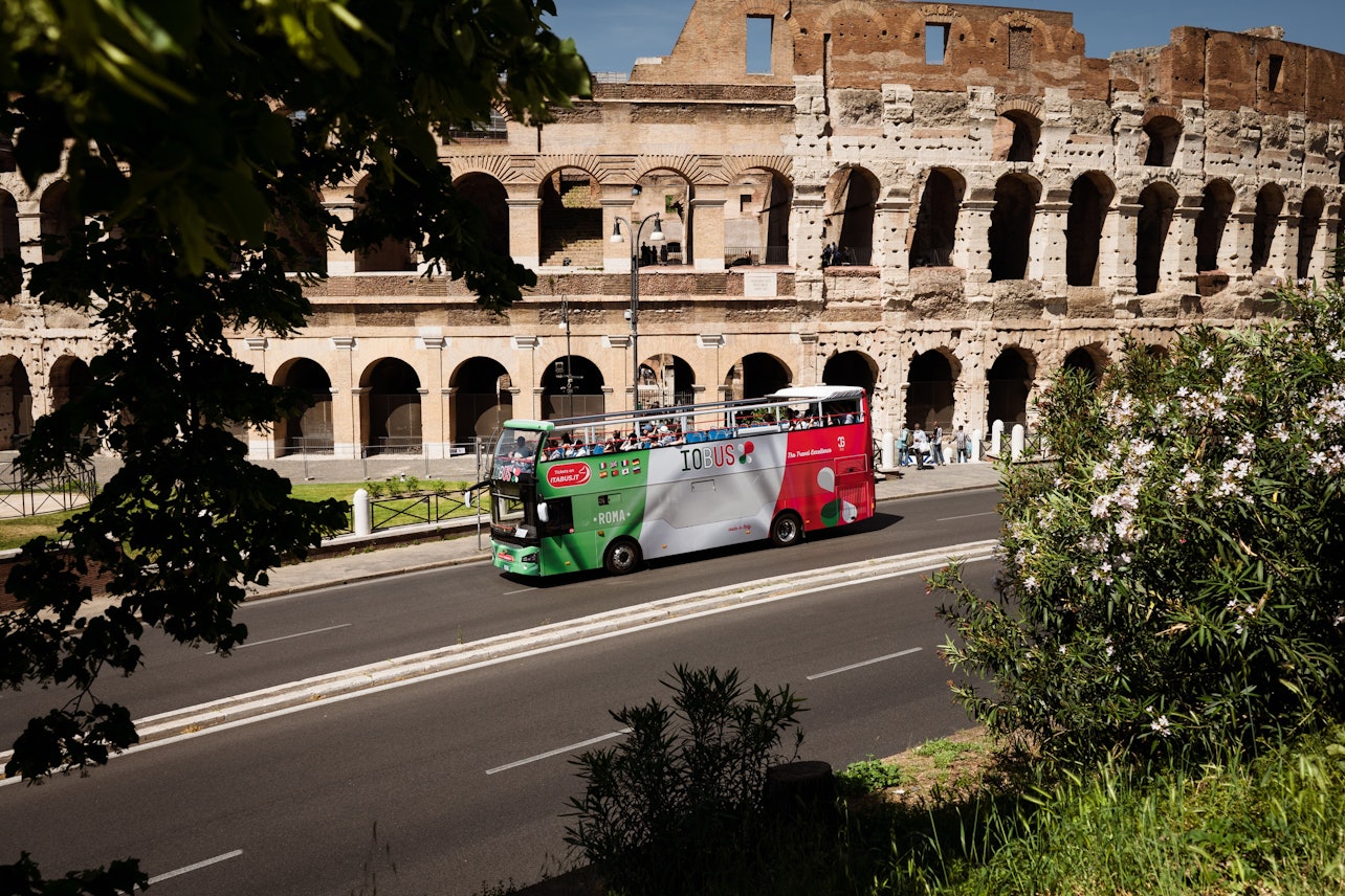 IOBUS Roma: Tour en bus turístico + Outlet Castel Romano - Alojamientos en Roma