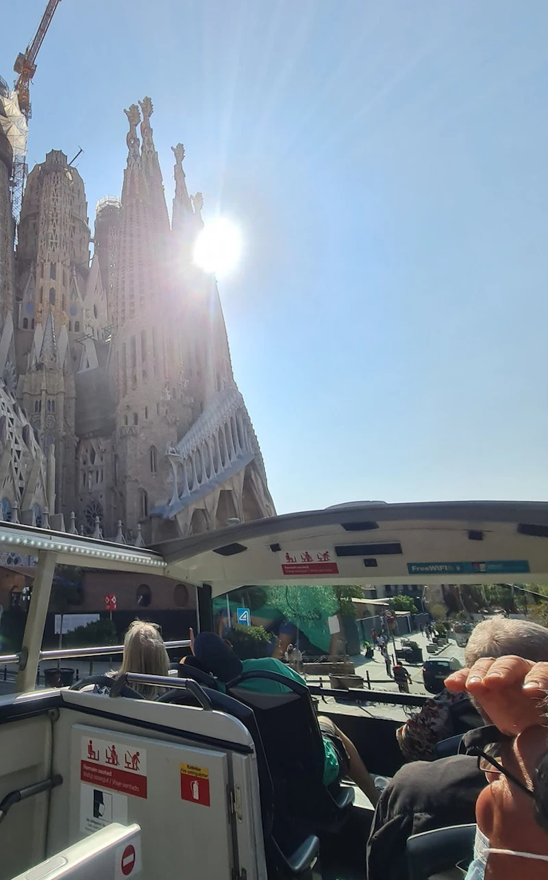 ברצלונה באס טוריסטיק: סיור אוטובוס Hop-on Hop-off בBarcelona — תמונה 2