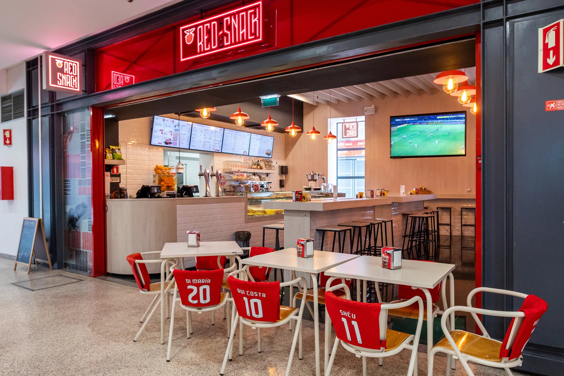 Red Snack Cafe