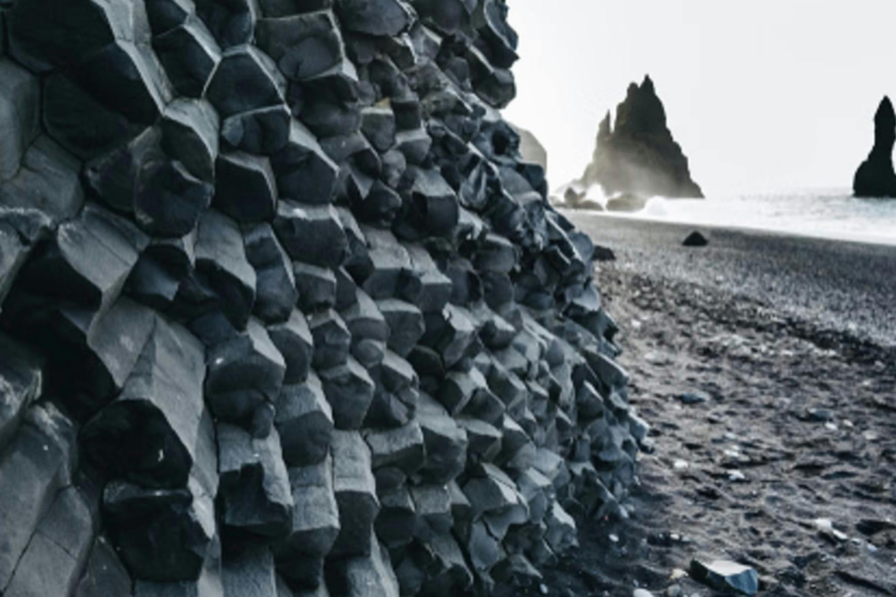 Рейнисфьяра-Блэк-Сэнд-Бич