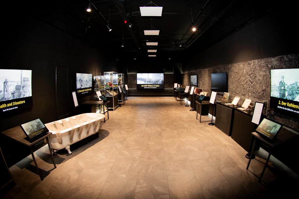 Digitial multilingual exhibition