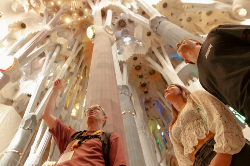 Sagrada Familia: Skip The Line Ticket + Guided Tour + Tower Access ...