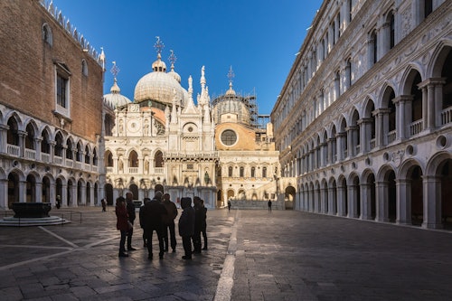 ヴェネツィアのウォーキングツアーとドゥカーレ宮殿(即日発券)