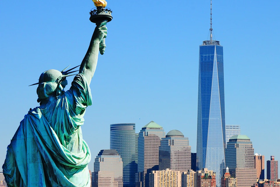 1-Day Hop on Hop off + Statue of Liberty and Ellis Island