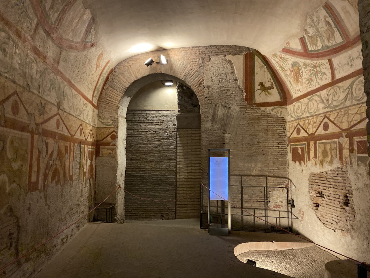 Ingresso alle Case Romane del Celio con cartolina digitale Pemcards - Alloggi in Roma