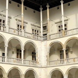 Wawel Castle Guided Interior Tour: Skip-the-Line 4
