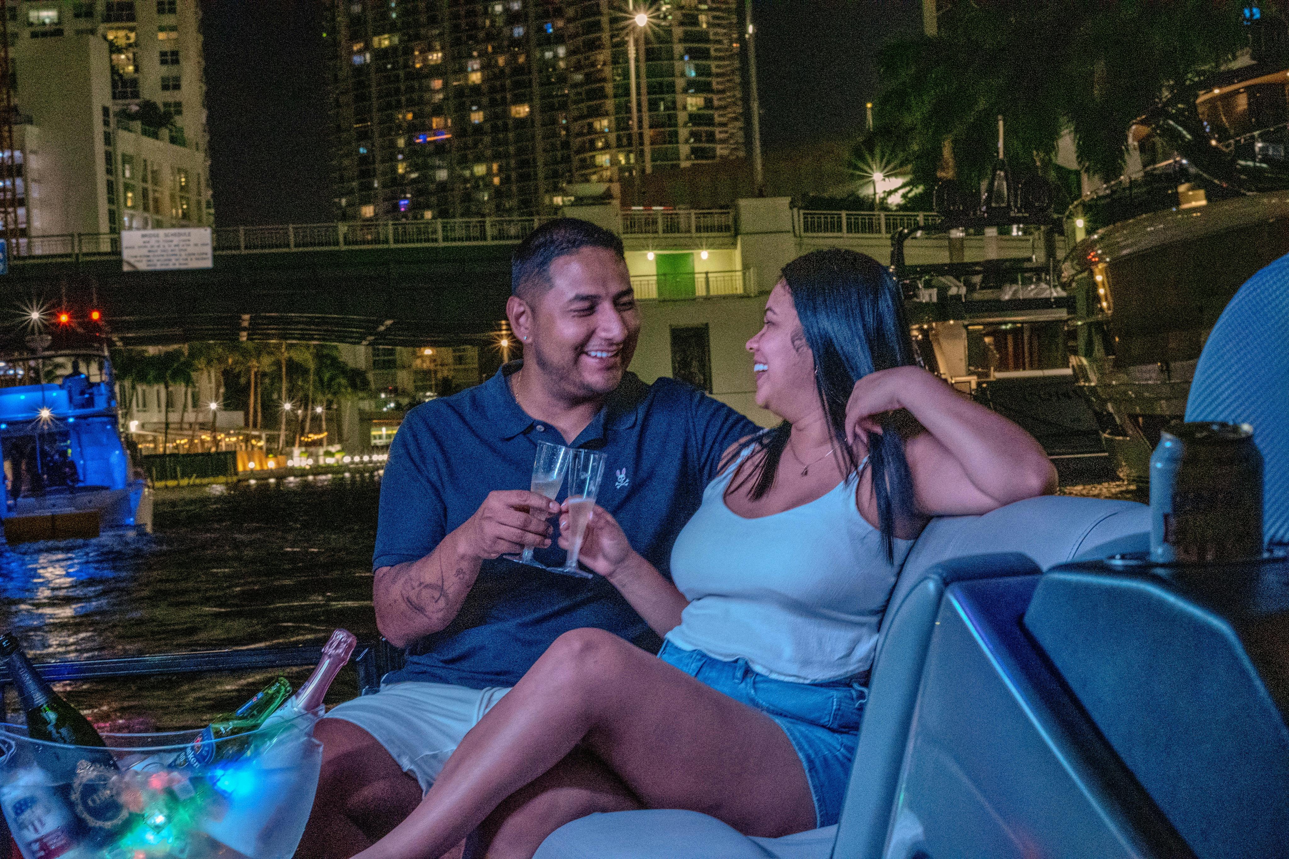 Miami: Halbprivate Bootstour mit Getränken — 4