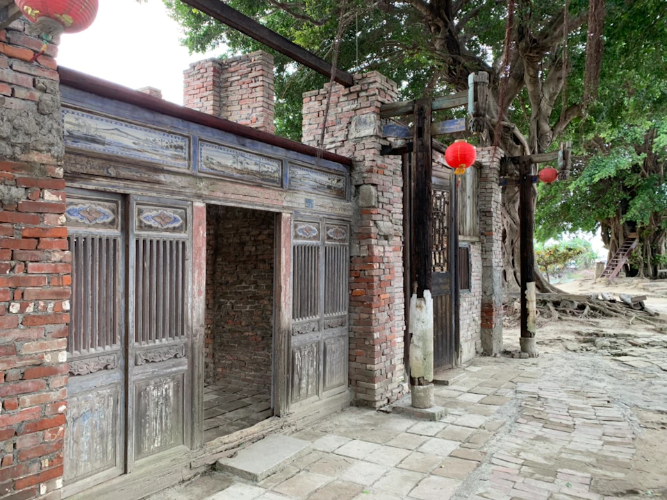 Lao Tang Lake Art Village: Entry Ticket