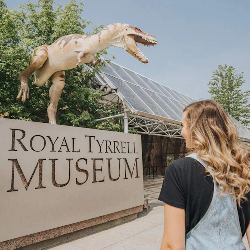 Horseshoe Canyon: Guided Day Tour from Calgary + Royal Tyrrell Museum Entry