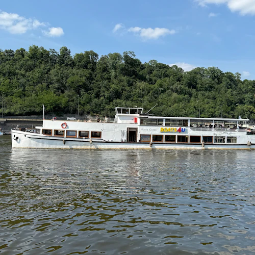 Prague: Boat Tour + Audio Guide + Snack & Drink - Photo 2