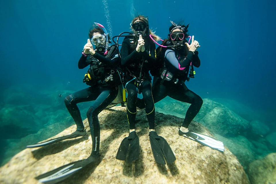 Hurghada: Guided Scuba Diving Experience + Roundtrip Transfer + Lunch
