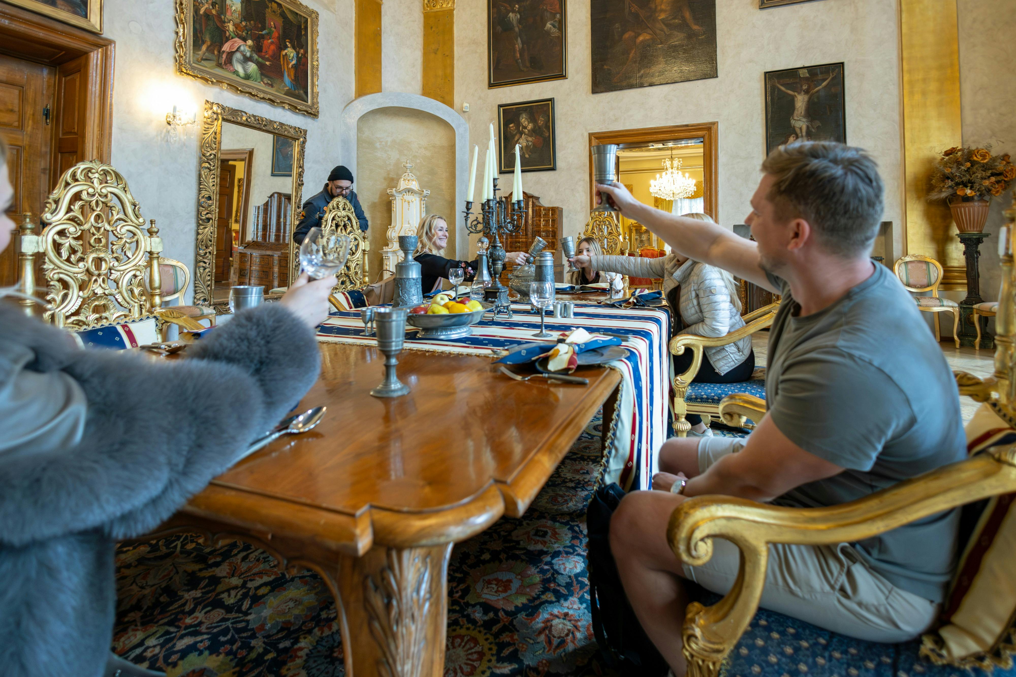 체코 중세 정통 오리지널 체험: 저녁 식사, 쇼, 양조장, 성