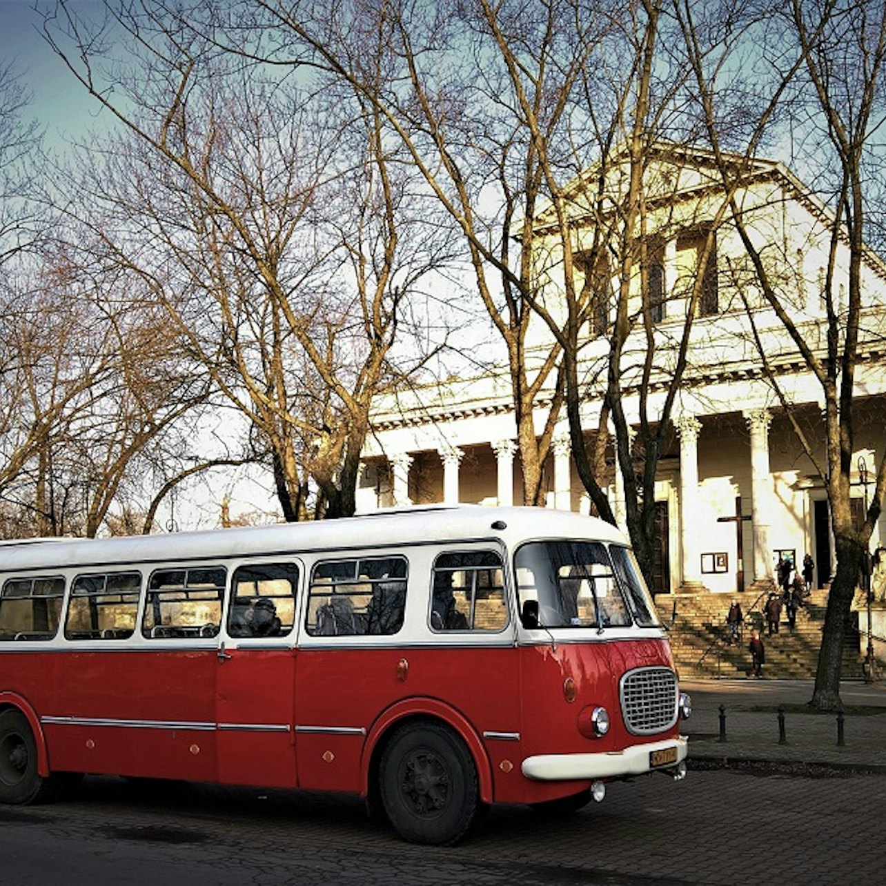 Tour de autocarro retro por um lado obscuro de Varsóvia - Acomodações em Varsóvia