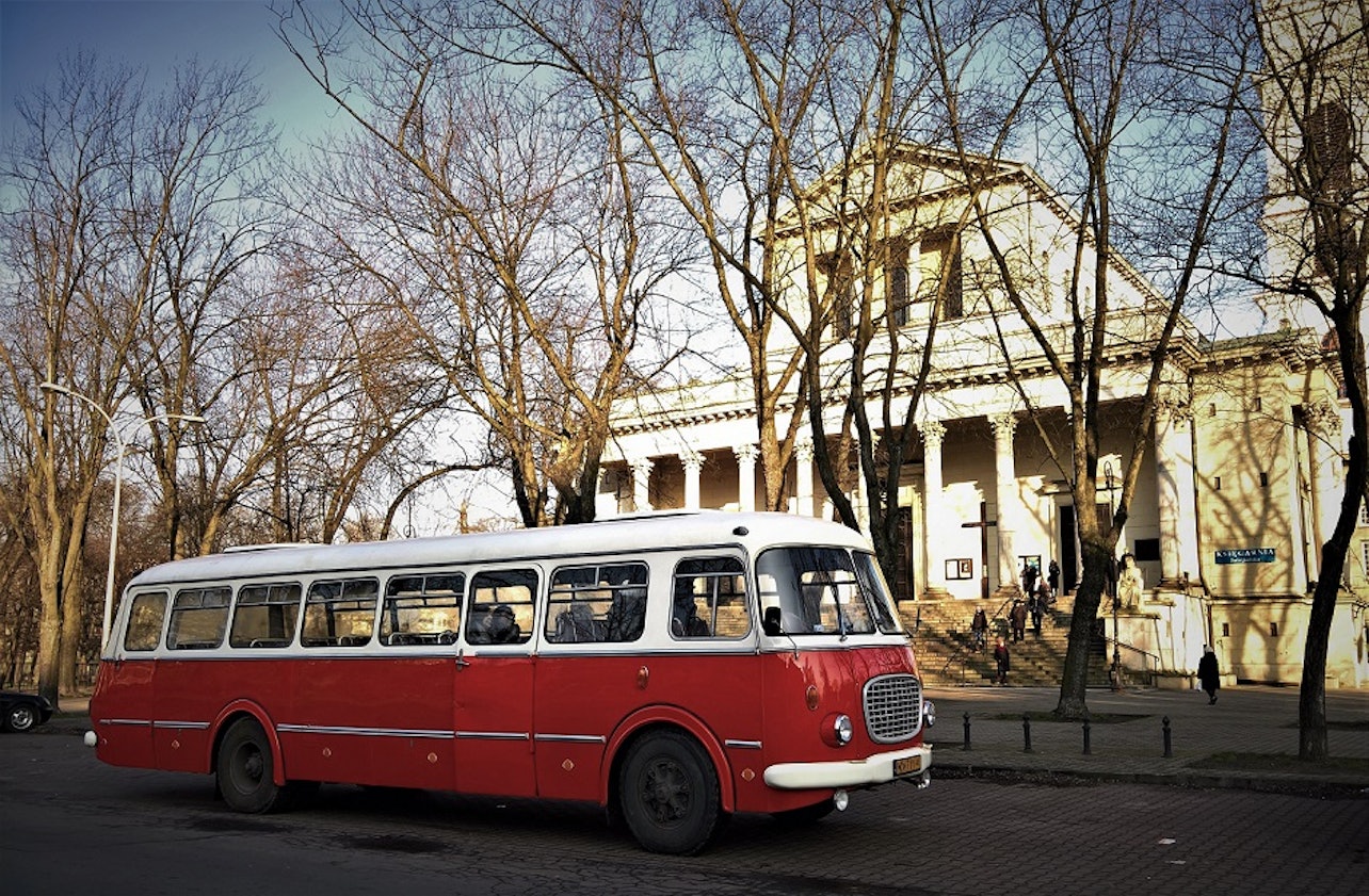 Tour de autocarro retro por um lado obscuro de Varsóvia - Acomodações em Varsóvia