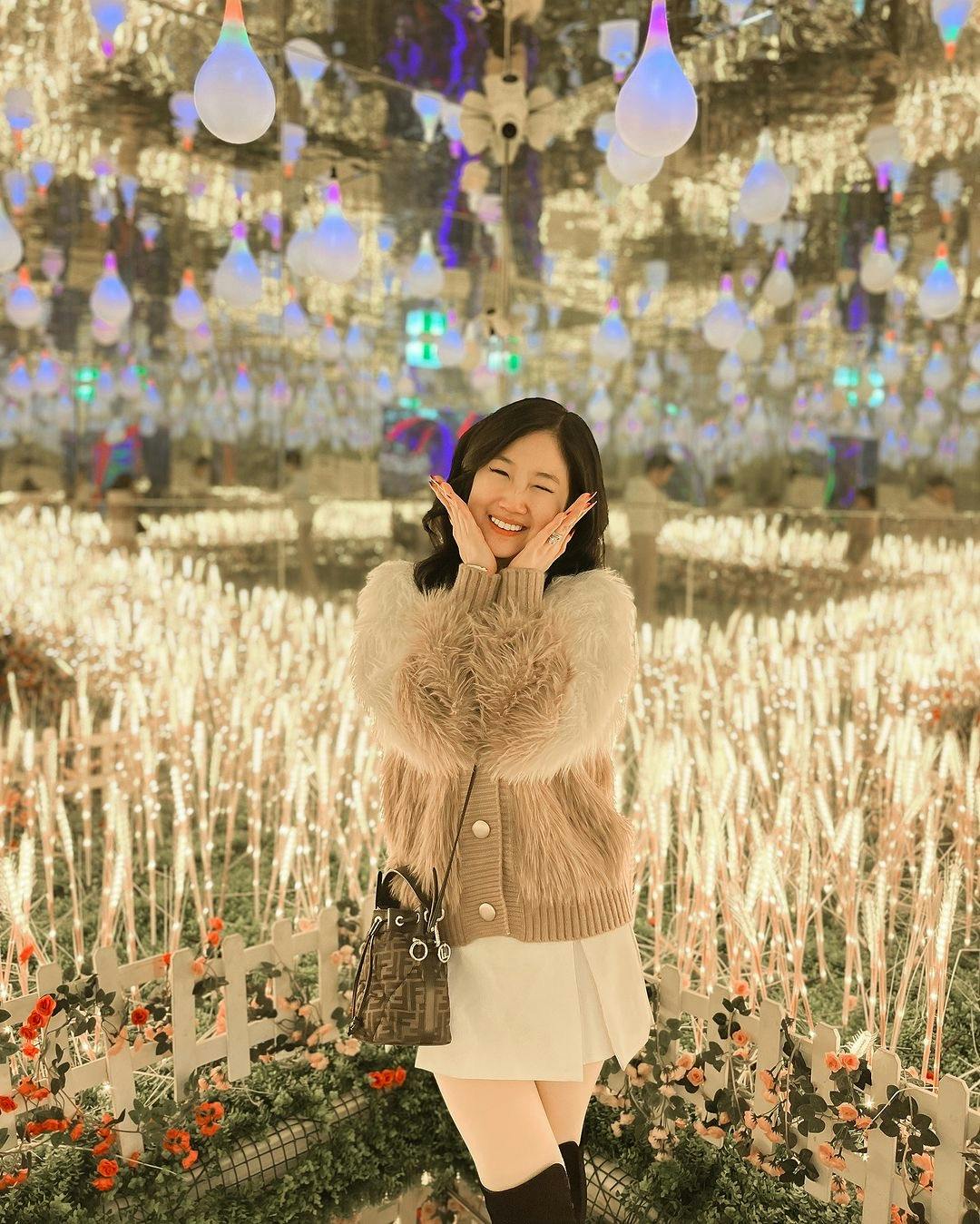 Image of woman at Metartworld