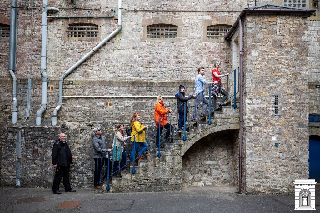 かいだんをめぐる