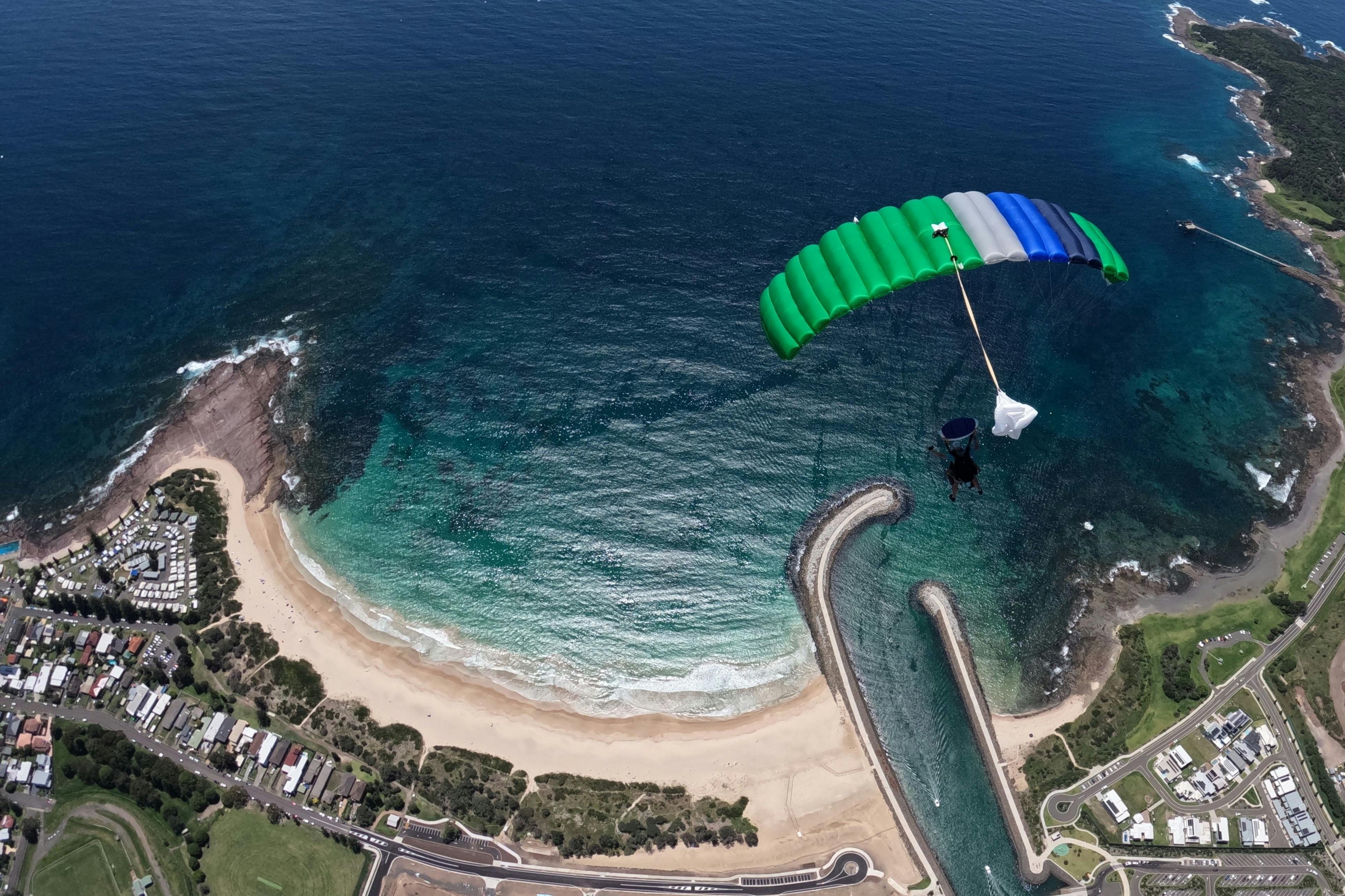 Ελεύθερη πτώση πάνω από τη μαρίνα Shellharbour, Σίδνεϊ Αυστραλία