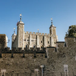 Tower of London: Guided Tour + Crown Jewels + Cruise