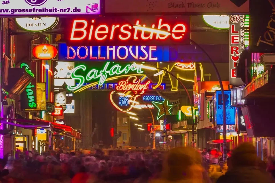 Reeperbahn Hamburg: Guided Tour with Drink