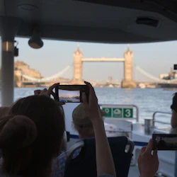 Uber Boat by Thames Clippers: Roundtrip Ticket & London Cable Car 4