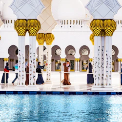 Abu Dhabi & Qasr Al Watan: Afternoon Guided City Tour + Transfers 2