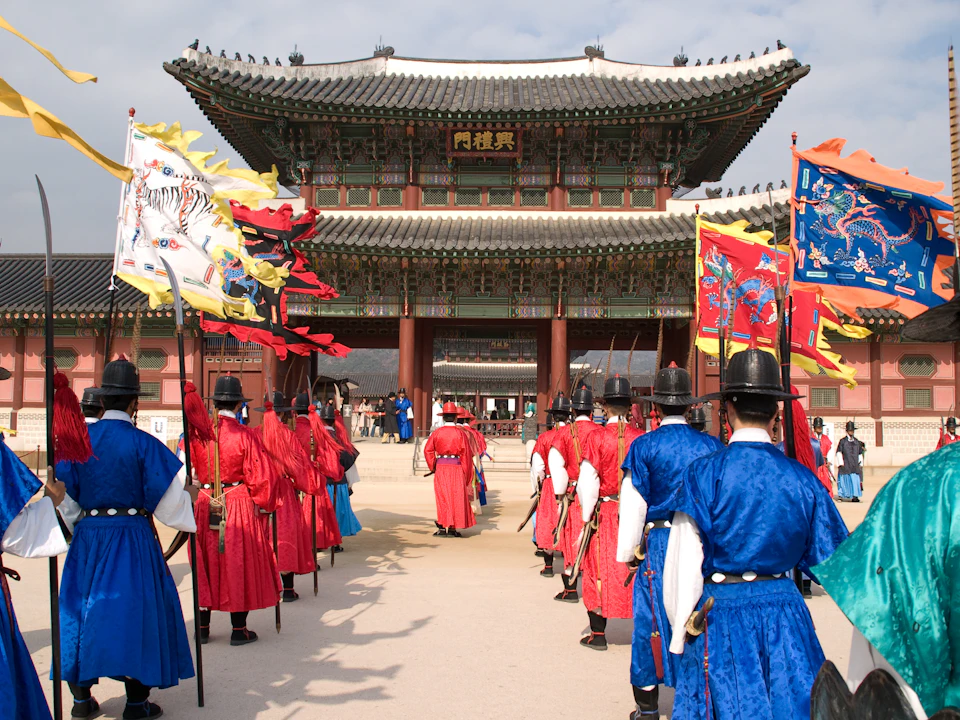 Gyeongbokgung Palace
Royal Guard Changing Celemony