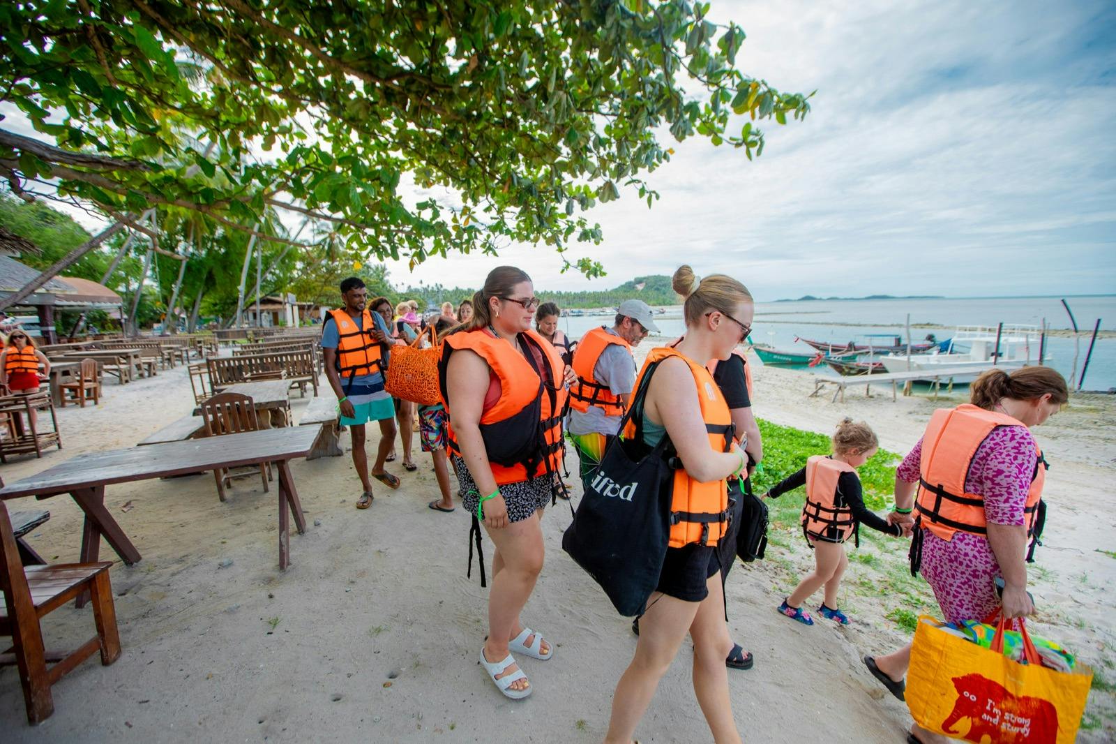Tan & Pig Islands: Guided Speedboat Tour from Koh Samui + Pink Dolphin Spotting