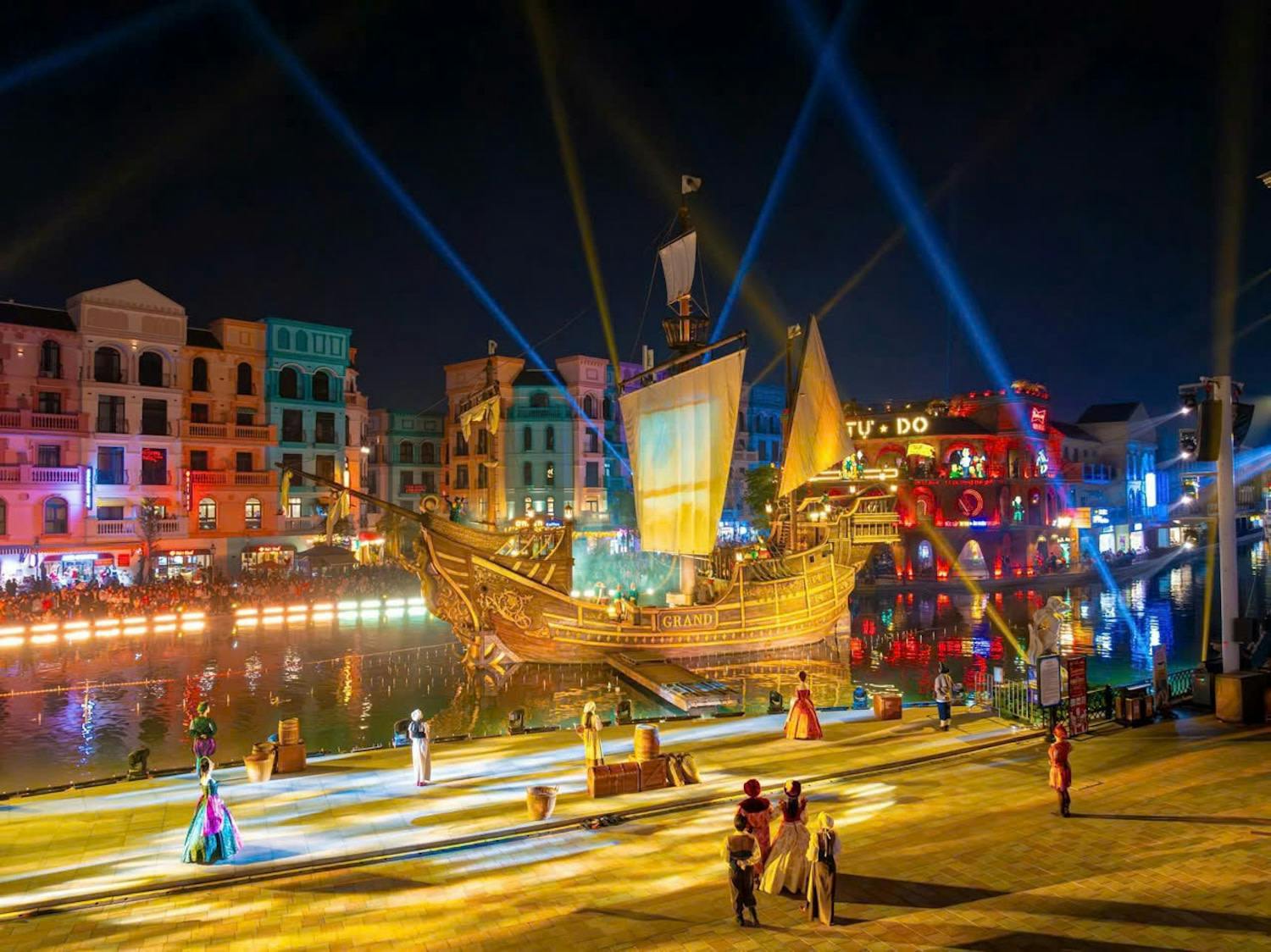 Mega Grand World Hanoi: Round-Trip Gondola Boat Ticket