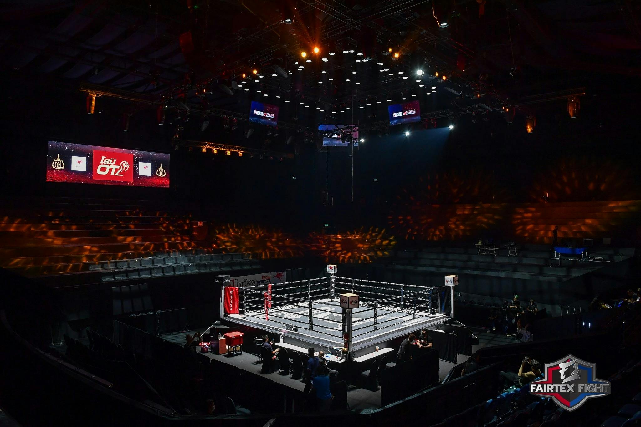 MuayThai Match at Lumpinee Boxing Stadium