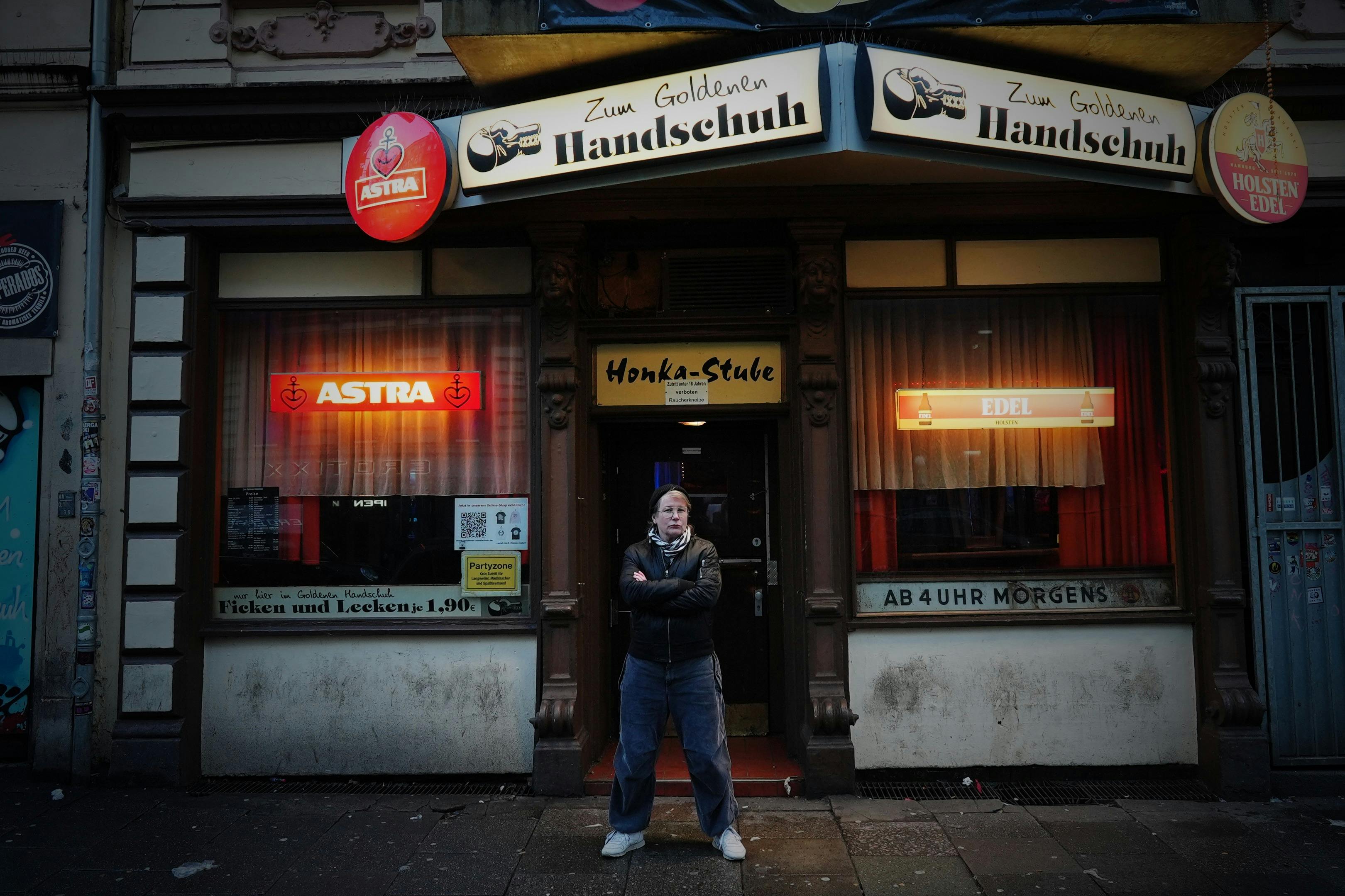 Turguide foran den gyldne handske, Honka-Stube