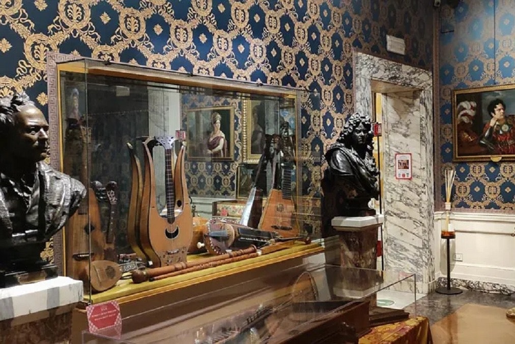 Teatro alla Scala: Skip The Line Ticket + Small Group Tour
