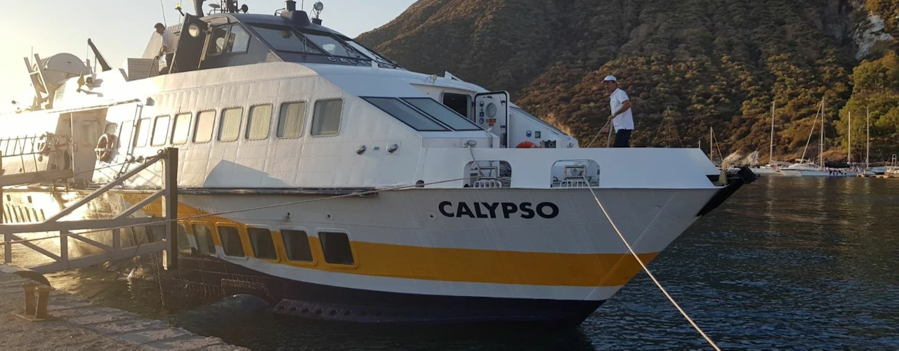 Isole Eolie: Traghetto di sola andata da Filicudi a Lipari