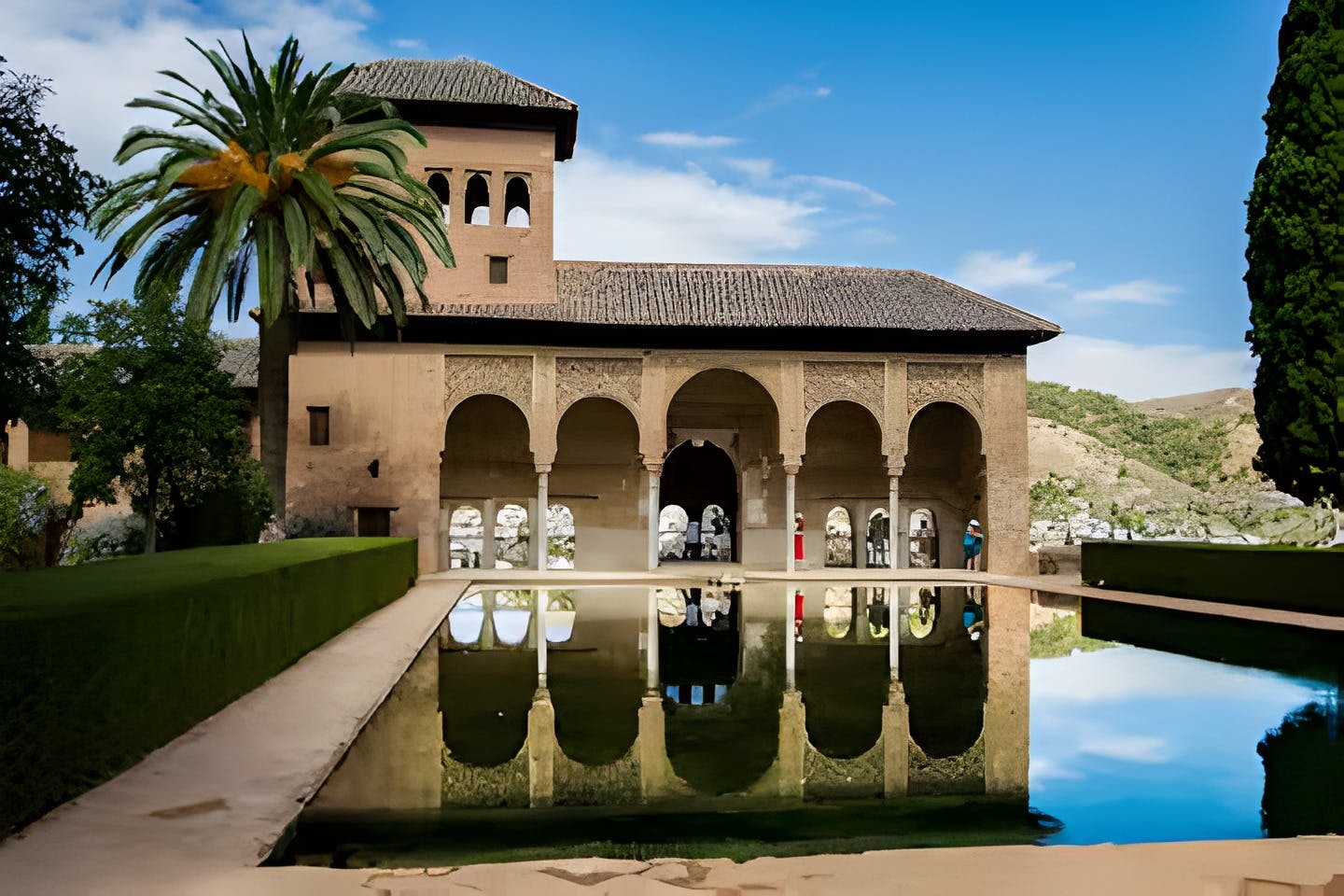 알함브라의 구역 중 하나인 파르탈의 안뜰.