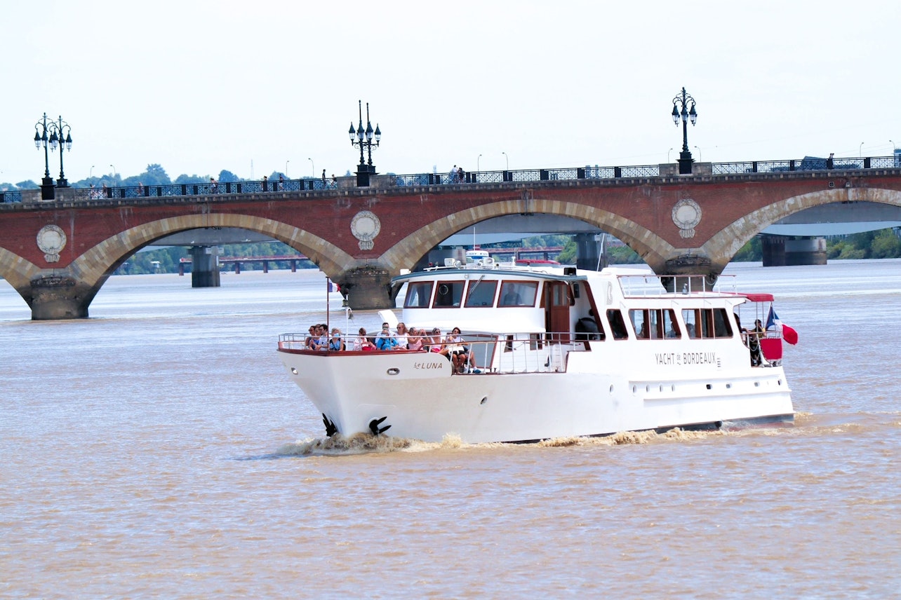 Bordeaux: Guided Cruise on the Garonne with a Drink and a Canelé - Accommodations in Bordeaux