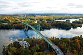 De 1000 Islands International Bridge verbindt de langste onbewaakte grens ter wereld; Canada en de Verenigde Staten.