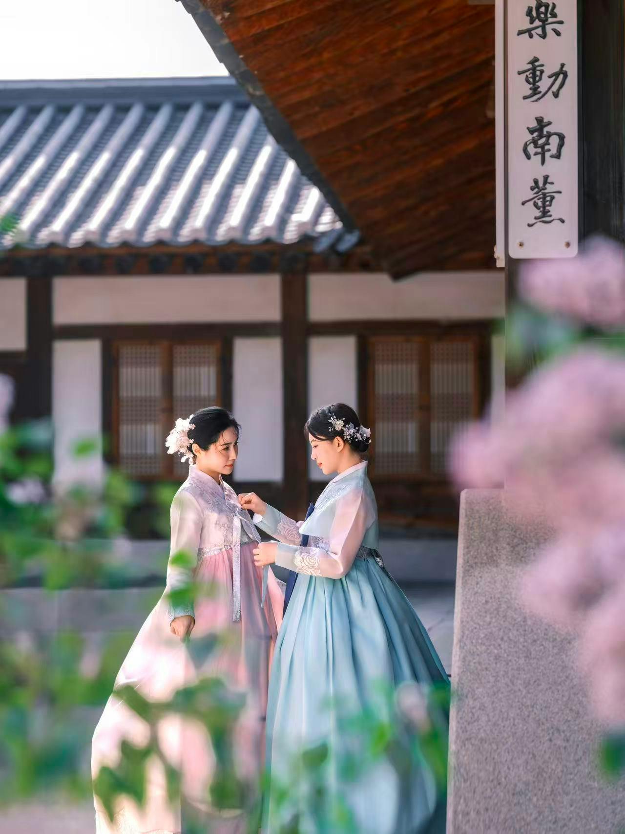 Gyeongbokgung Palace, Bukchon Hanok Village & Changdeokgung Palace: Premium Hanbok Set + Korean Hairstyle - Photo 18