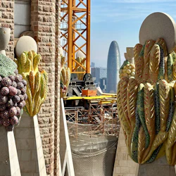 Sagrada Familia: Small Group Tour with Tower Access 4