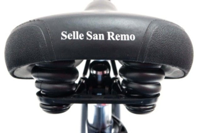 Sedadlo na městském kole v A-Bike Rental & Tours Amsterdam