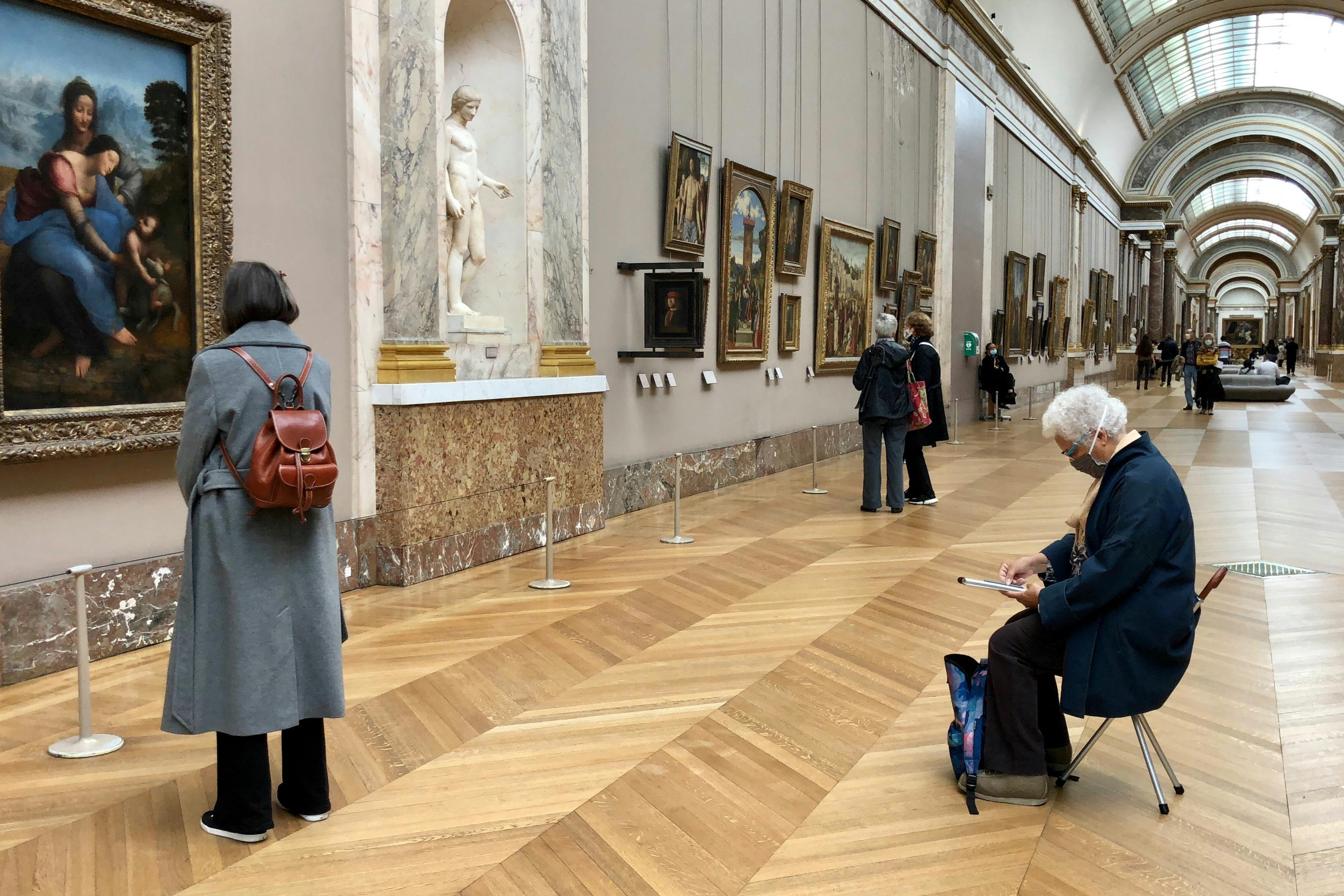 Das Innere des Louvre-Museums